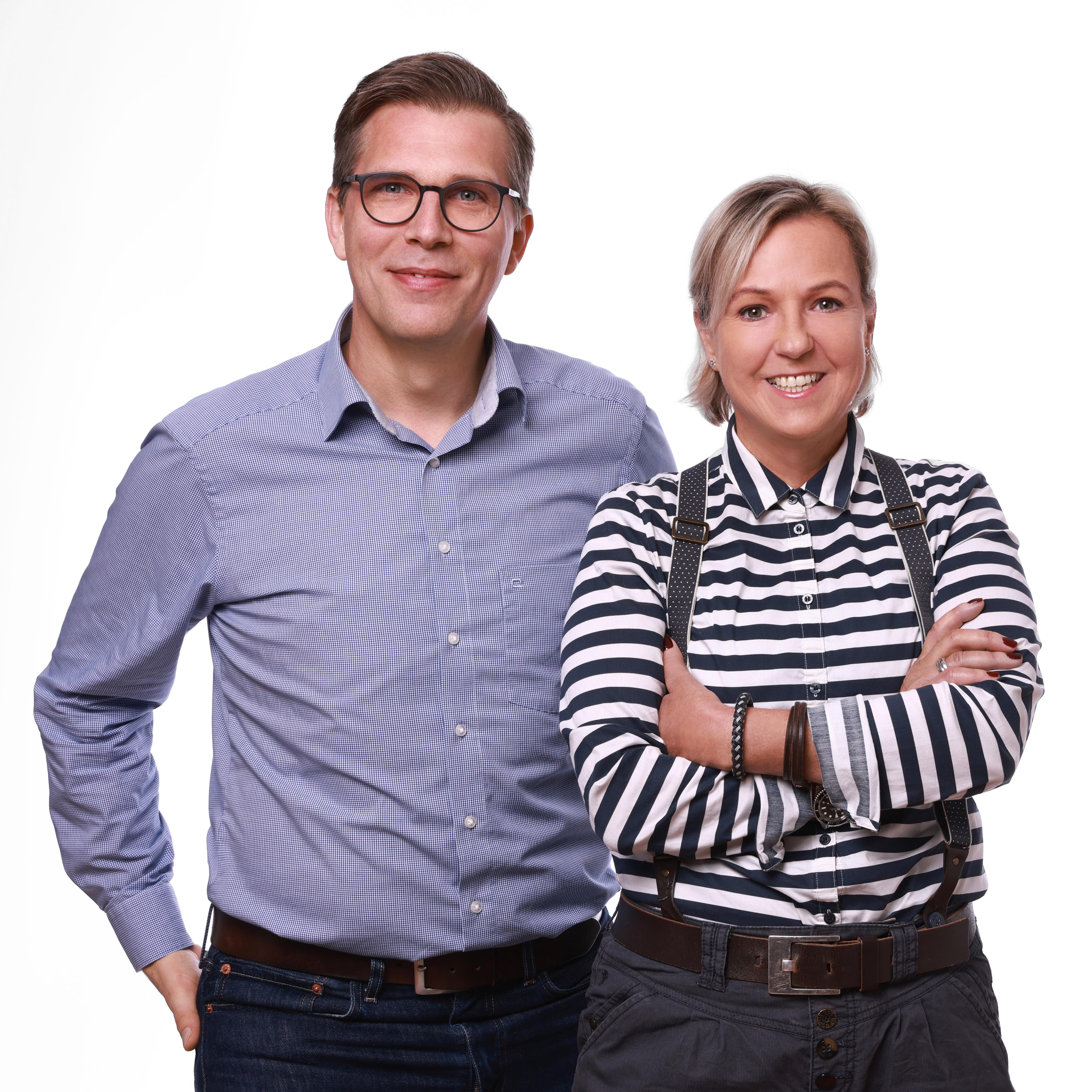 Hamburgs Standortleitung Heike Gramkow und Jan Oberhagemann nebeneinander.