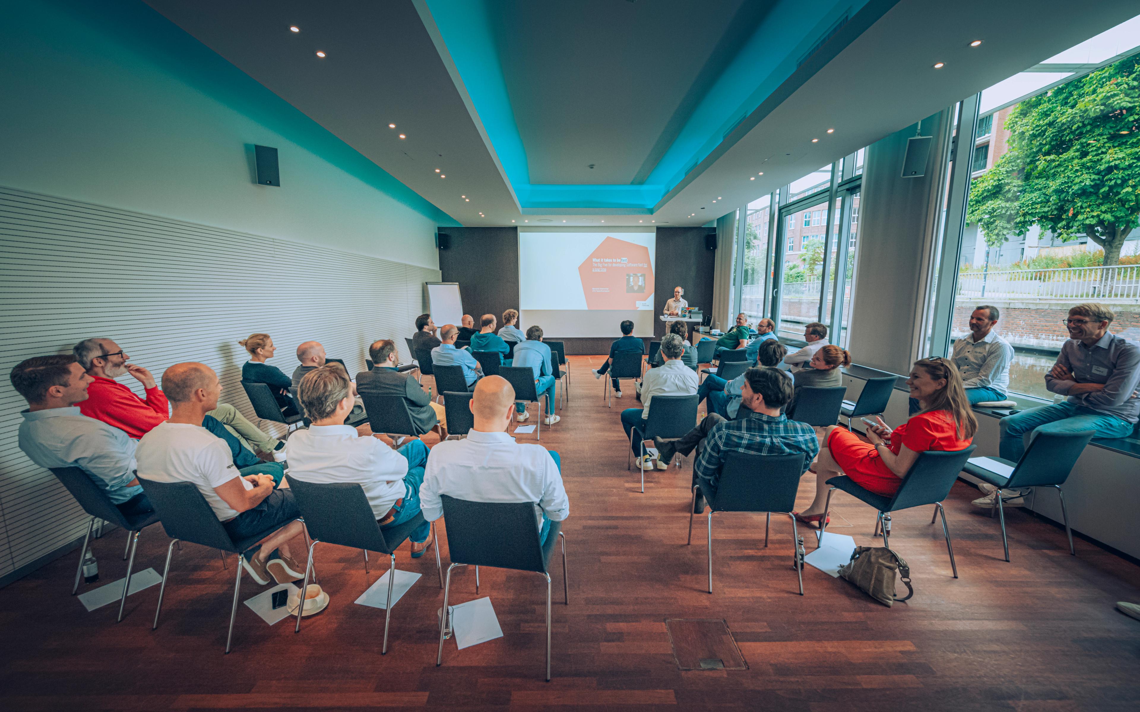 Zuhörer eines Impulsvortrages beim Business Acceleration Club Hamburg