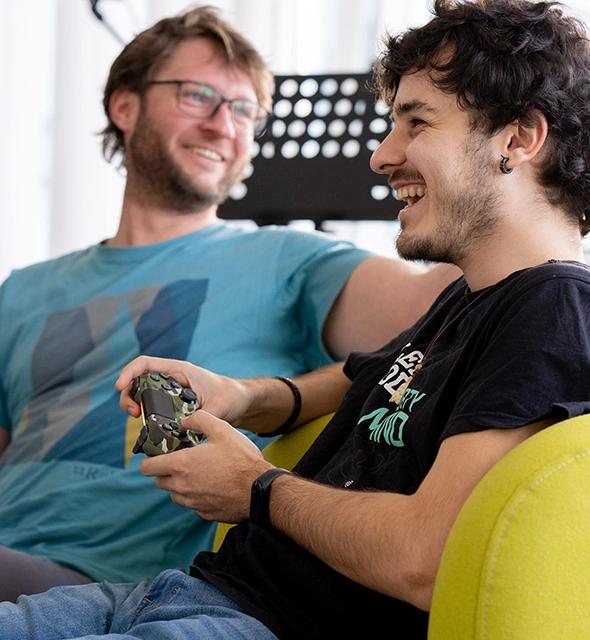 Unsere Kultur bei codecentric ist geprägt von Vertrauen, Freiheit, Hilfsbereitschaft, Knowledge Sharing, Fehler Machen, sozialer Verantwortung und Nachhaltigkeit.