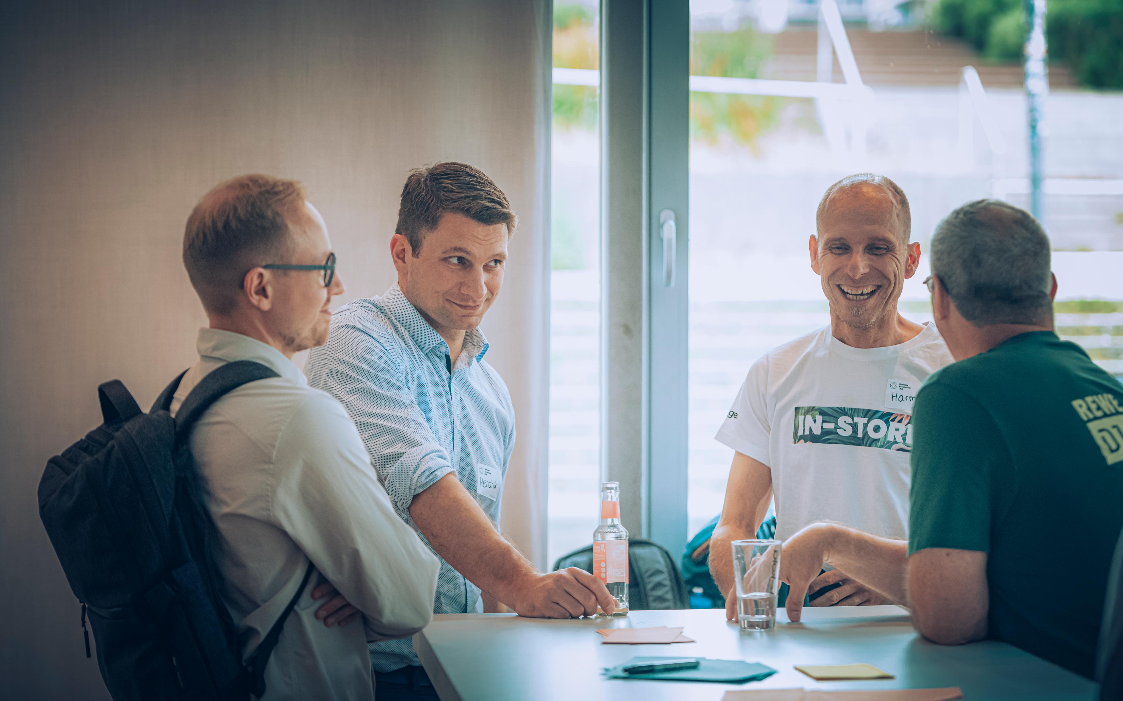 Diskussion zwischen Teilnehmern des Business Acceleration Club Hamburg