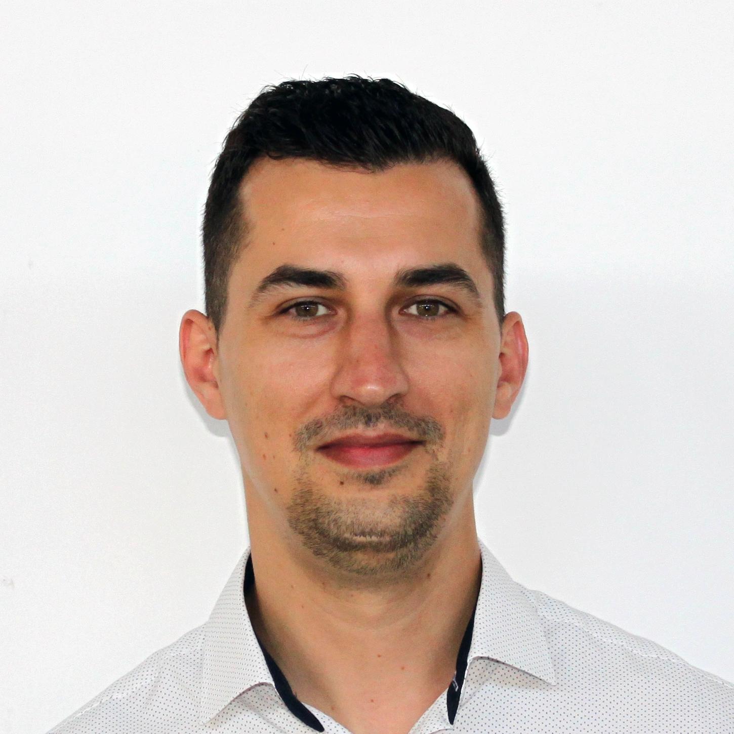 Sebastian Irimia von Glasbau Hahn | Success Story mit codecentric AG