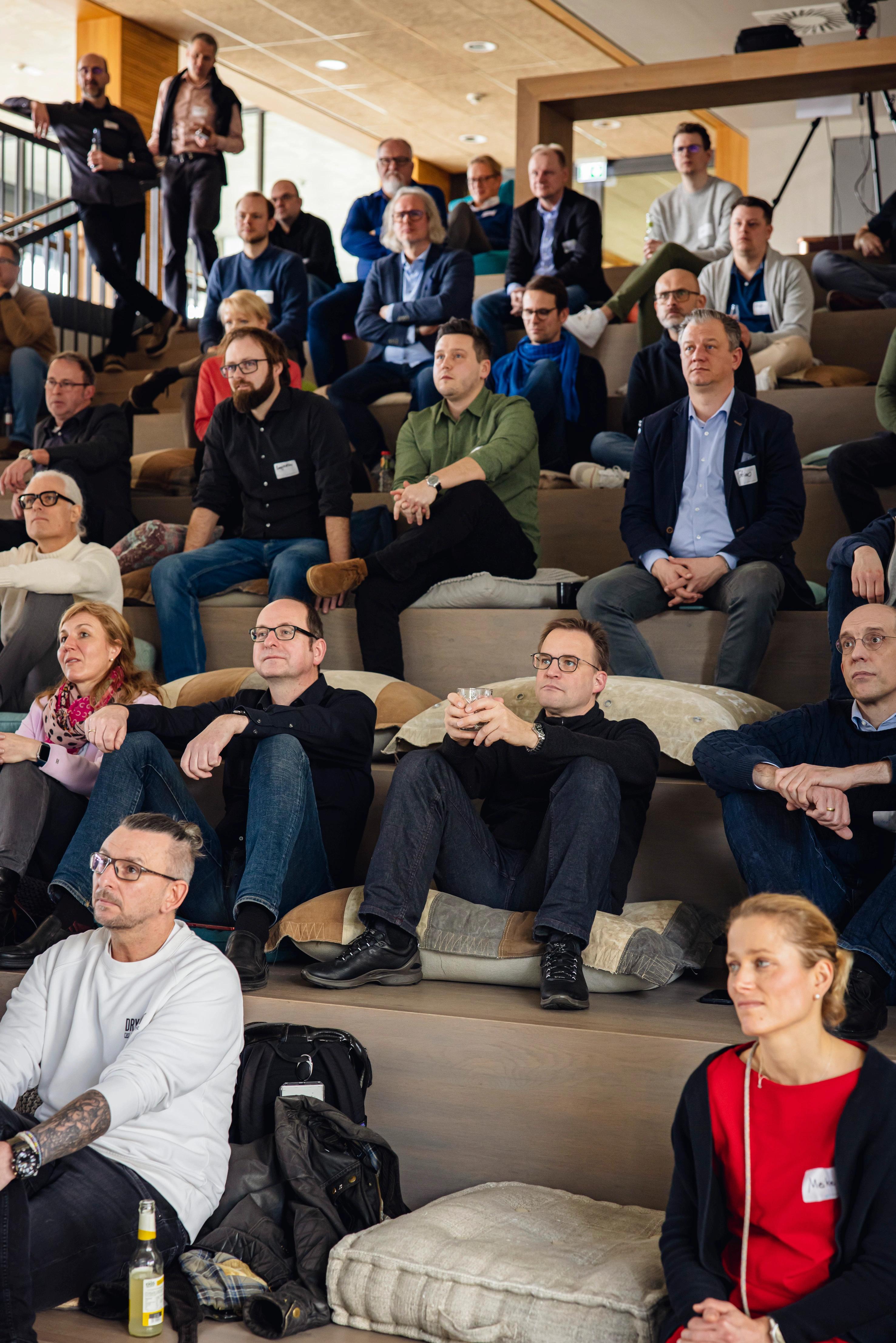  Front Aufnahme der Zuhörer eines Vortrags, beim Business Acceleration Club Event in Solingen.